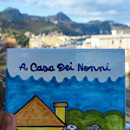 A Casa Dei Nonni Apartment Giardini Naxos Bagian luar foto