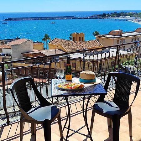 A Casa Dei Nonni Apartment Giardini Naxos Bagian luar foto