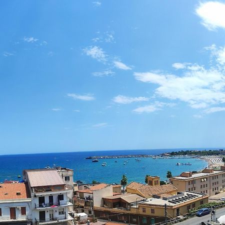 A Casa Dei Nonni Apartment Giardini Naxos Bagian luar foto