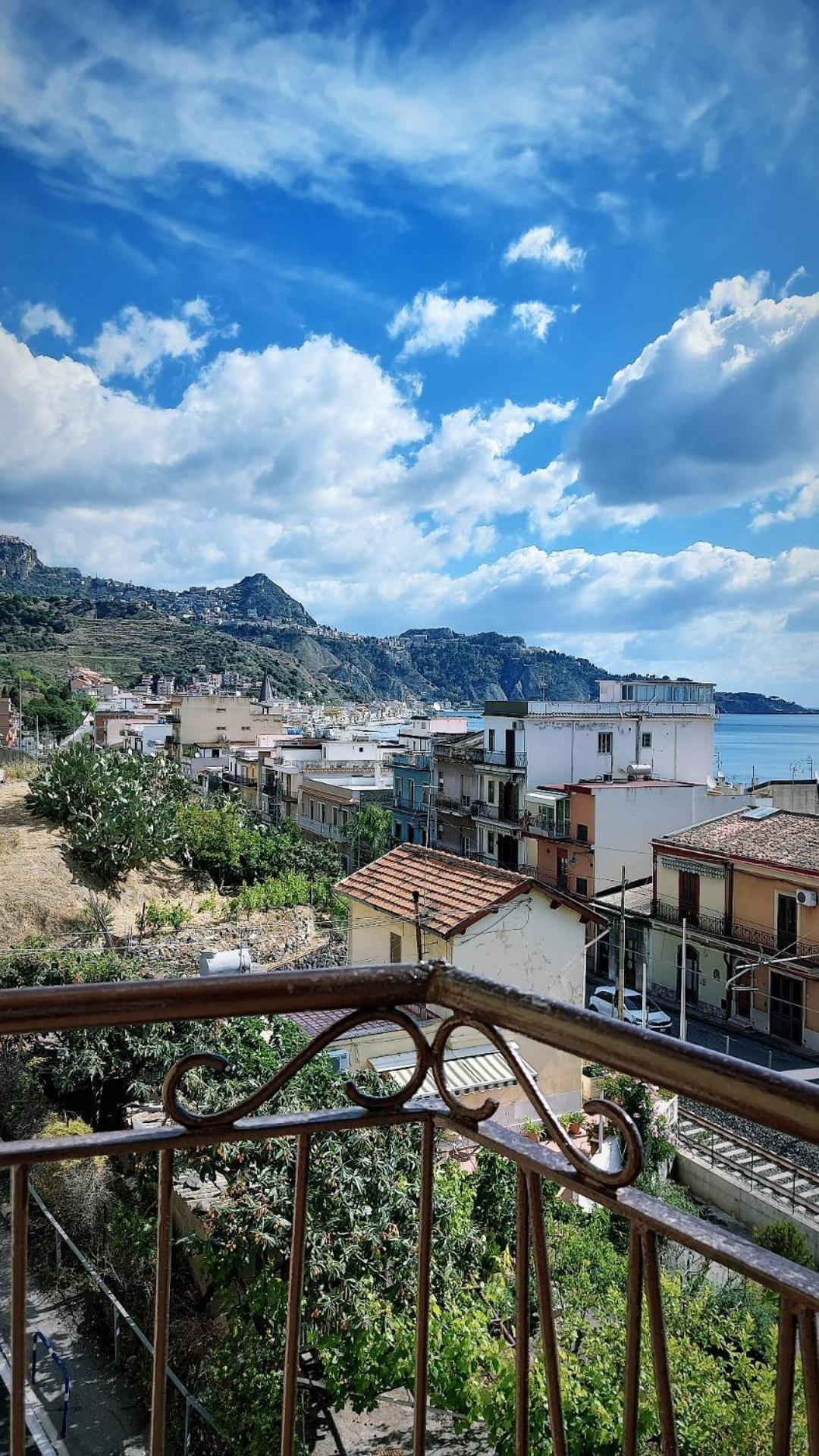 A Casa Dei Nonni Apartment Giardini Naxos Bagian luar foto