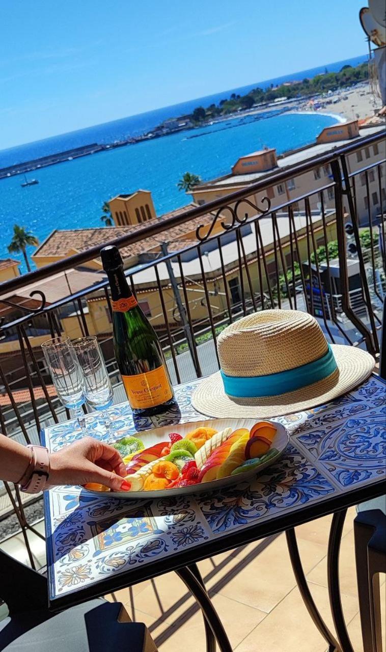 A Casa Dei Nonni Apartment Giardini Naxos Bagian luar foto