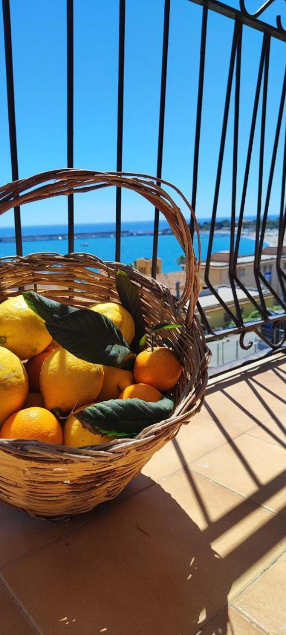 A Casa Dei Nonni Apartment Giardini Naxos Bagian luar foto