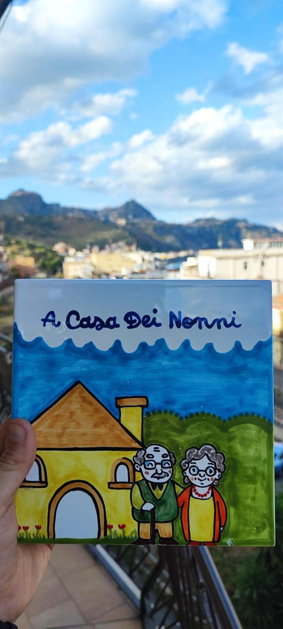 A Casa Dei Nonni Apartment Giardini Naxos Bagian luar foto