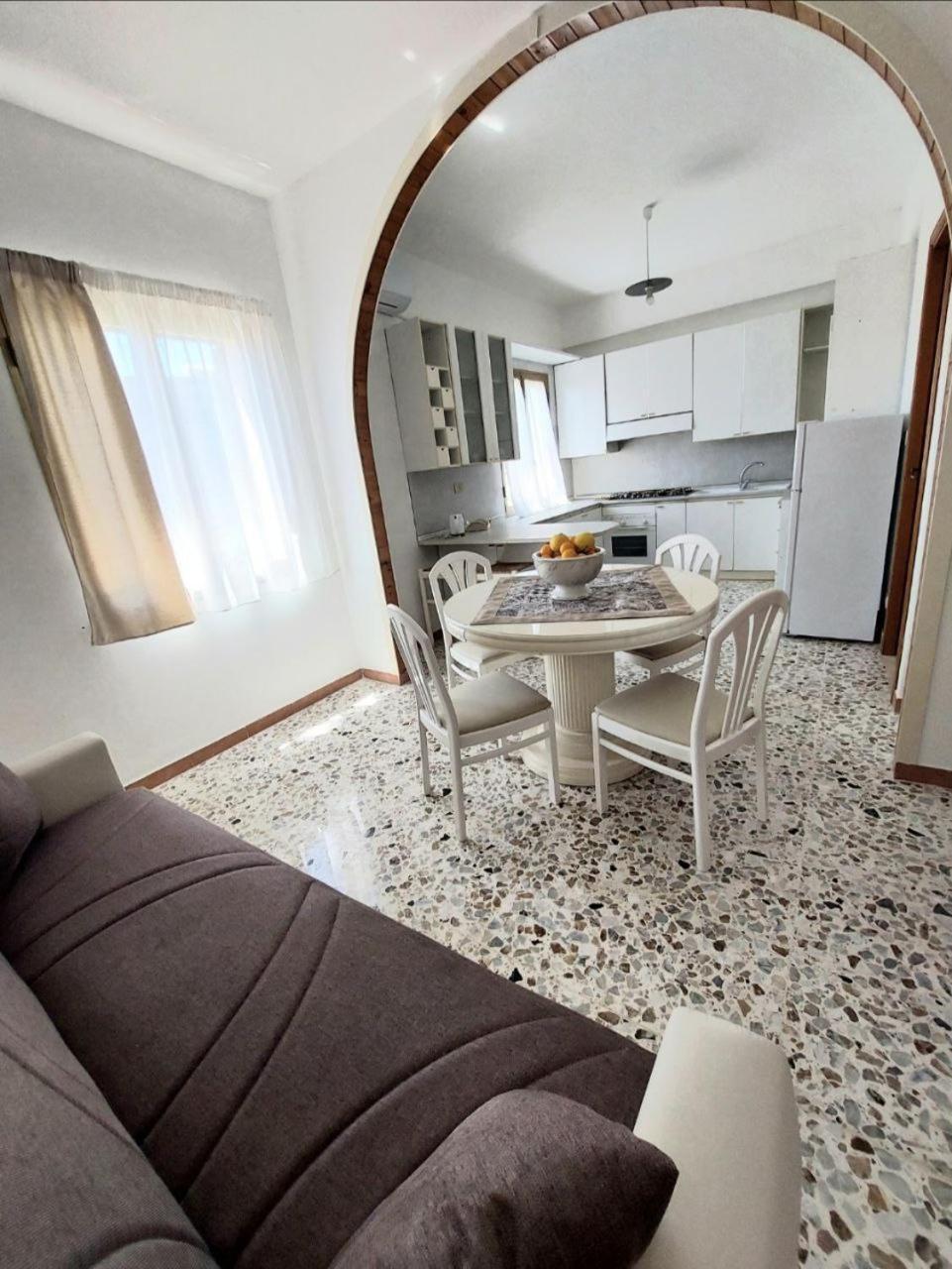 A Casa Dei Nonni Apartment Giardini Naxos Bagian luar foto