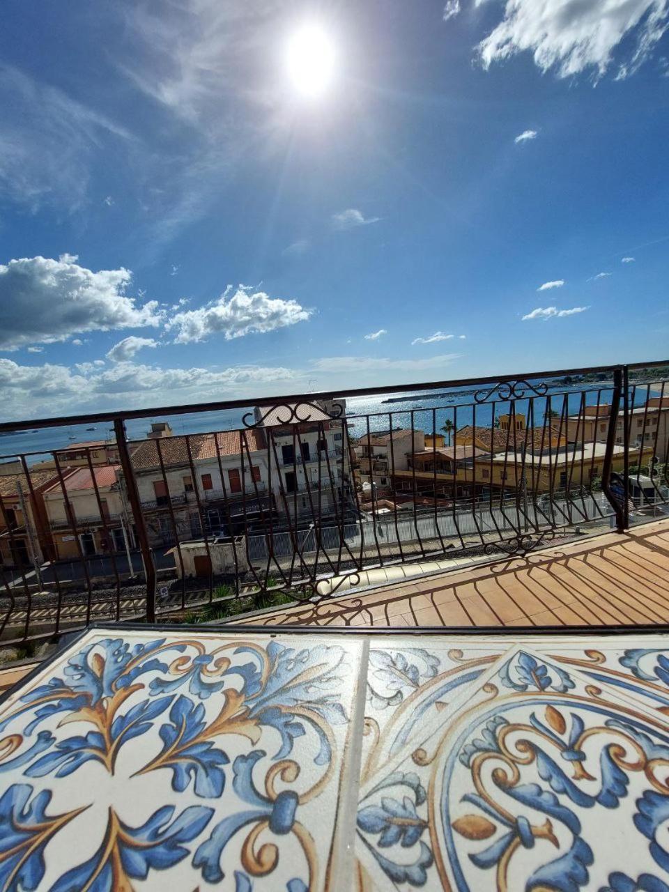 A Casa Dei Nonni Apartment Giardini Naxos Bagian luar foto